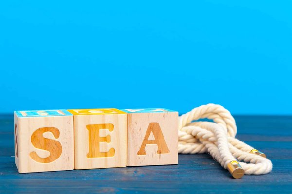 Quelles sont les étapes clés d'une bonne stratégie SEA ?